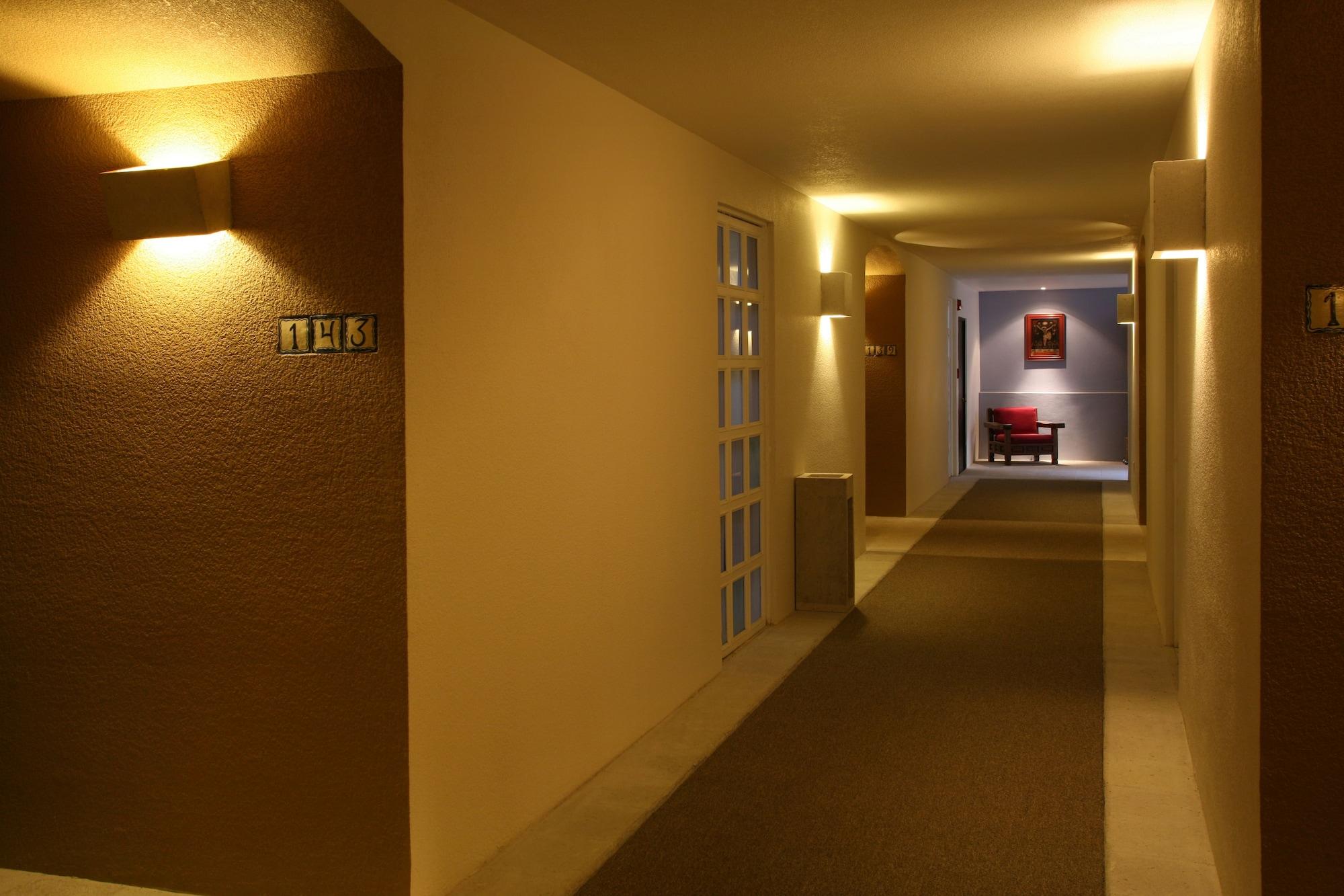 Hacienda Jurica By Brisas Hotel Querétaro Exterior foto A corridor at the hotel