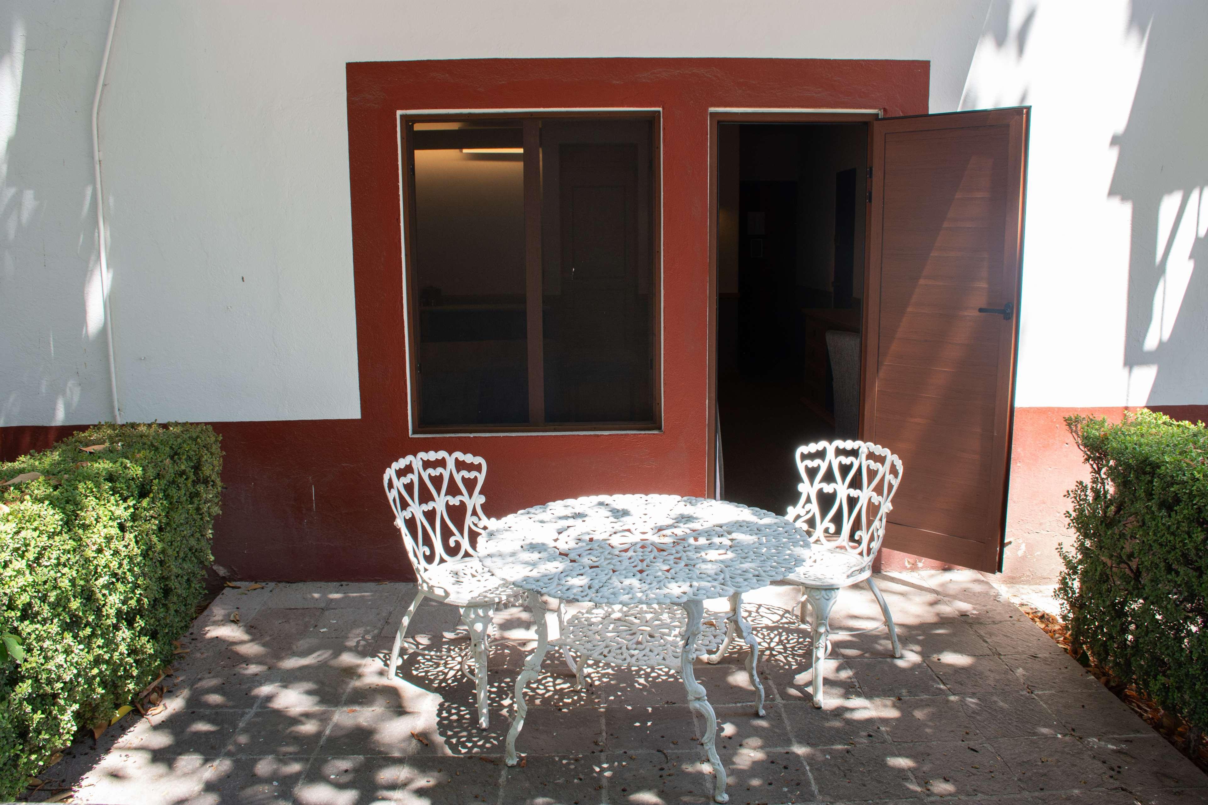 Hacienda Jurica By Brisas Hotel Querétaro Exterior foto A typical patio at the hotel
