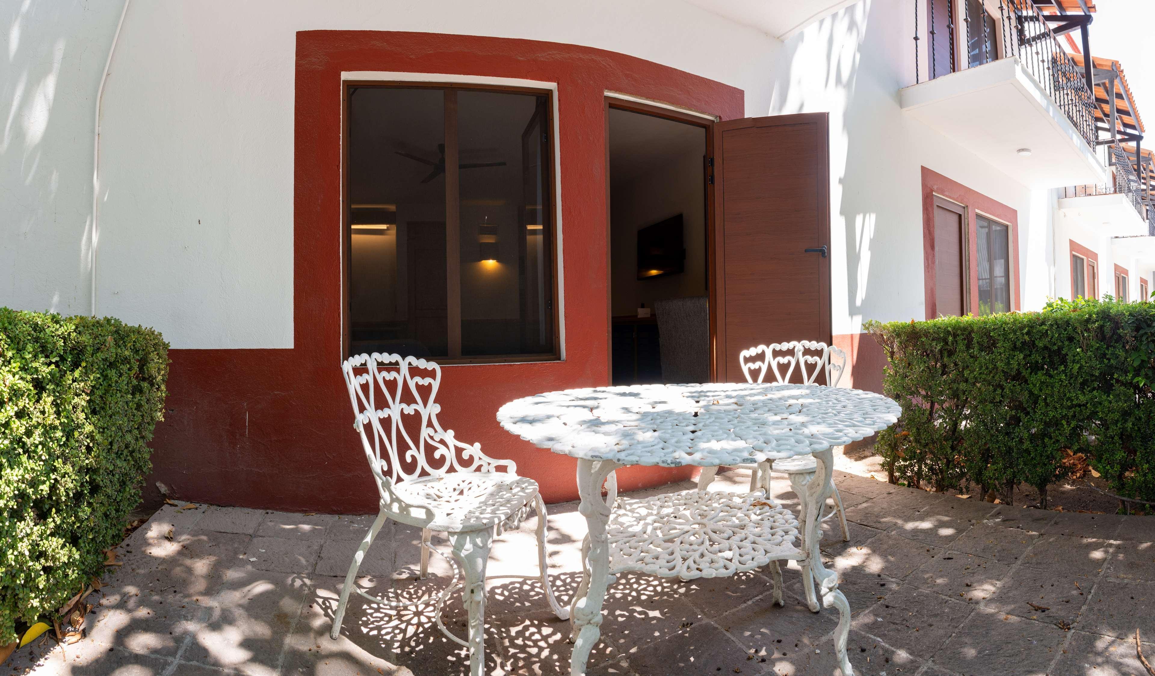 Hacienda Jurica By Brisas Hotel Querétaro Exterior foto A typical patio at the hotel